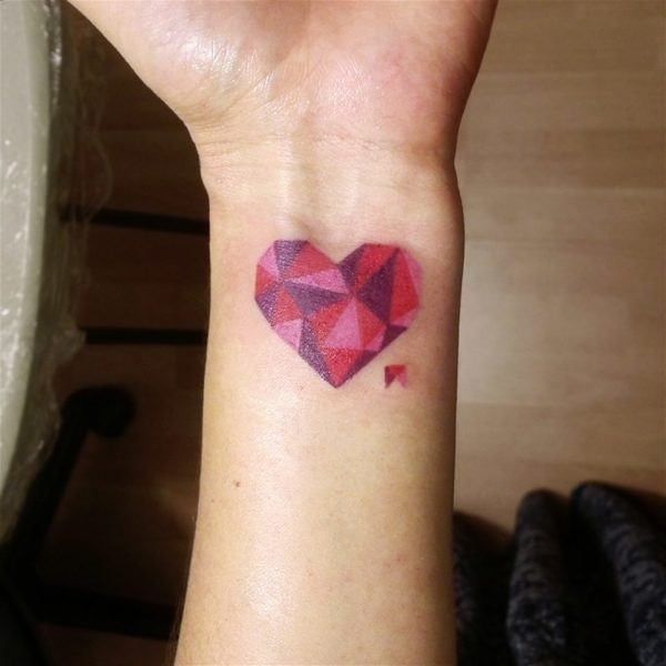 Tatuaje de un corazón geométrico-opt